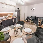 아파트 Cozy With Free Parking *