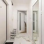 Cozy With Free Parking 아파트 바르나