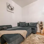 아파트 Cozy With Free Parking *