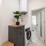 아파트 Cozy With Free Parking 바르나