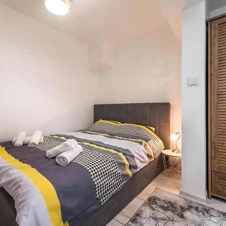 Cozy With Free Parking