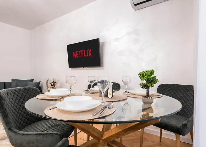 Apartament Cozy With Free Parking