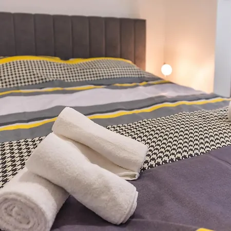 Cozy With Free Parking Апартаменти Варна