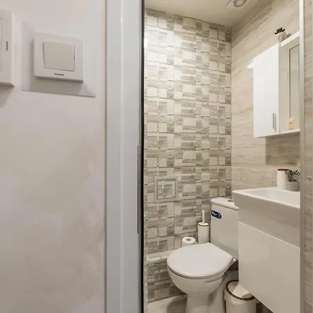 Cozy With Free Parking *