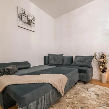 Апартаменти Cozy With Free Parking *