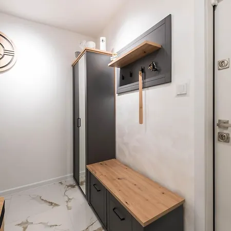 Cozy With Free Parking Várna