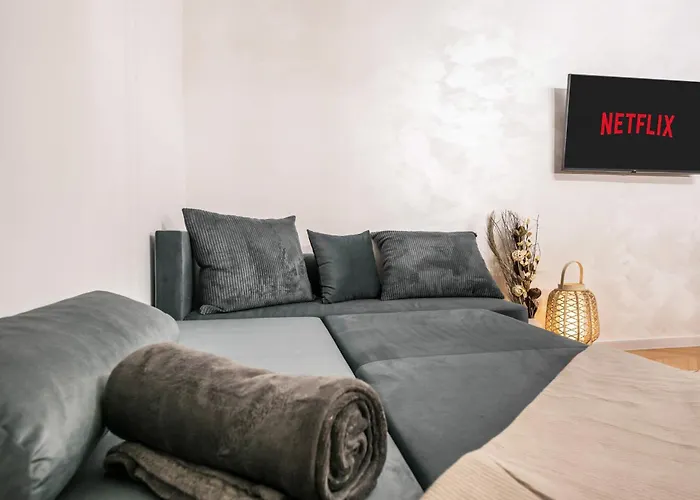 Cozy With Free Parking